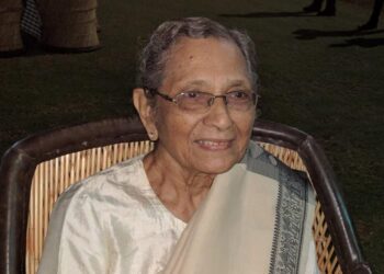 Well known teacher from Ahmedabad, Dr. (Mrs.) Avalokita b. Desai awarded Lifetime Achievement Award by CIAP