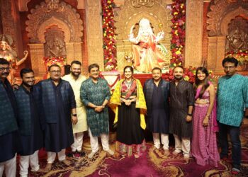 Hurry Om Hurry Team Lights Up Navratri 2023 with Spectacular Promotions