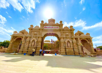 Surat’s Renowned Diamond Merchant Bestows 175-Year-Old Hanuman Temple with eco-friendly Diamond crown