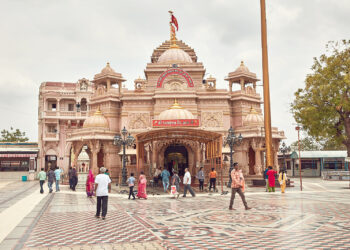 Surat’s Renowned Diamond Merchant Bestows 175-Year-Old Hanuman Temple with eco friendly Diamond crown