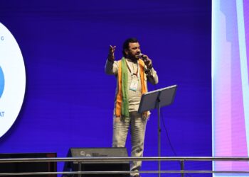 Renowned Folk Singer Kirtidan Gadhavi Mesmerizes Audience at Vibrant Gujarat Global Summit 2024 Inauguration