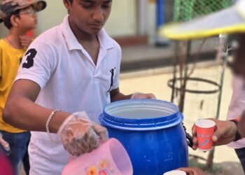 Distribution of free buttermilk by Dream Foundation
