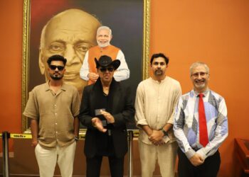 Veteran Actor Mukesh Khanna Visits Statue of Unity for Film Promotion