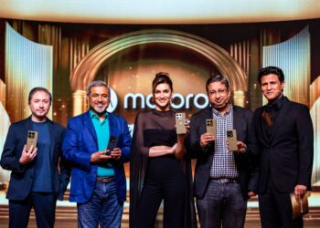 Motorola elevates the flagship segment in India with Motorola Signature – featuring one of the world’s best cameras certified by DXOMARK^, India’s first 24X7 privilege services with Signature Club, luxurious finishes and flagship performance and AI – starting at just Rs. 54,999*