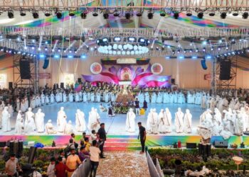 Historic Day for Jain Community: 64 Mumukshus Embrace the Path of Renunciation at Chikuwadi Ground, Borivali