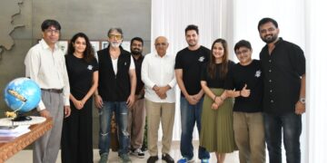 Chiranjeevi team of Get Set Go film meets CM Bhupendra Patel, CM praises the film team for the relief work they are doing