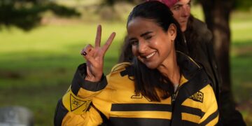Rohit Shetty encourages a fearful Jasmine Bhasin by performing a high-voltage stunt himself on COLORS’ ‘Khatron Ke Khiladi’